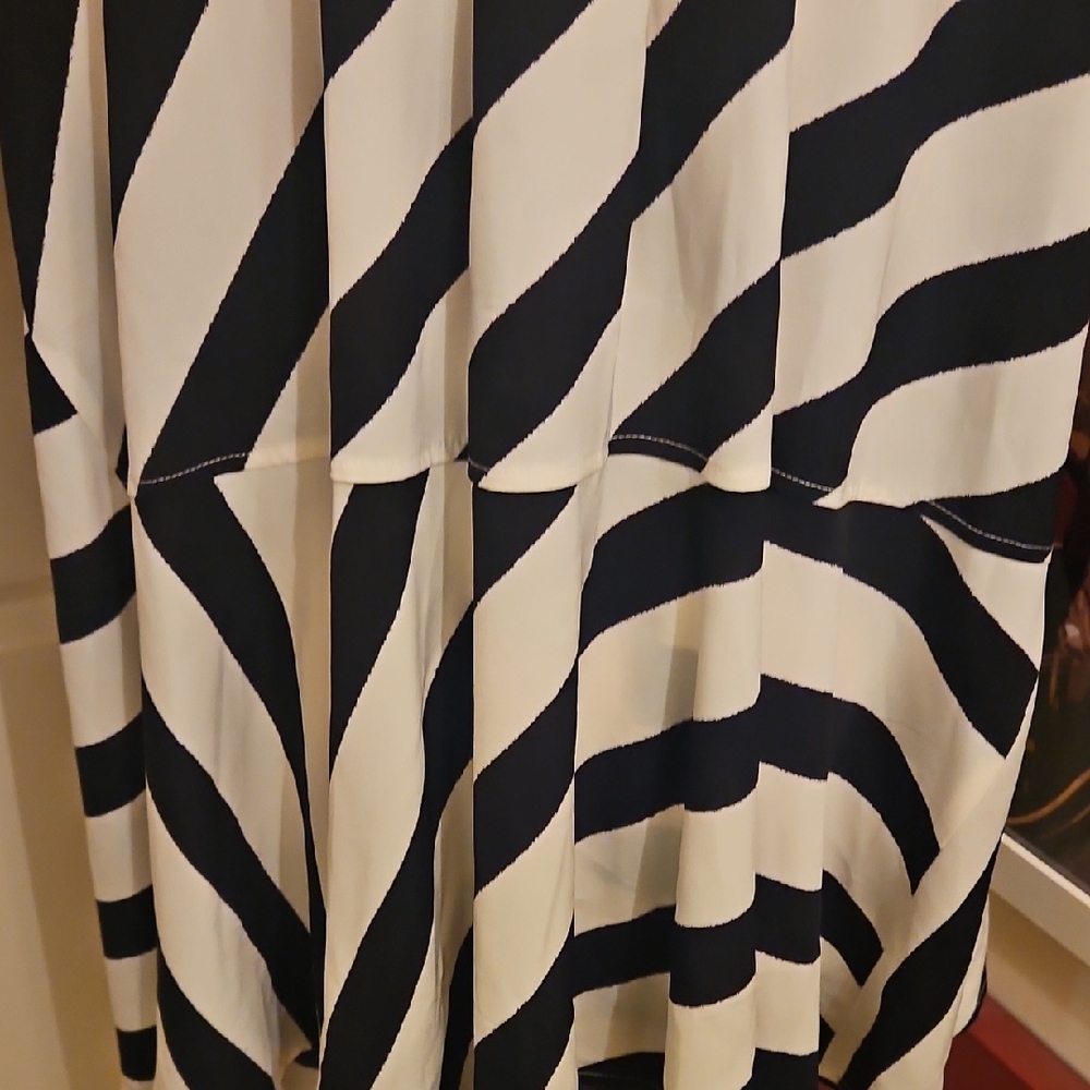 Gracia Monochrome Striped Shirt - Picture 7 of 12